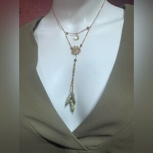 NWOT BEAUTIFUL Gold Necklace with Green Pearl Accents and Pale Green Crystal.